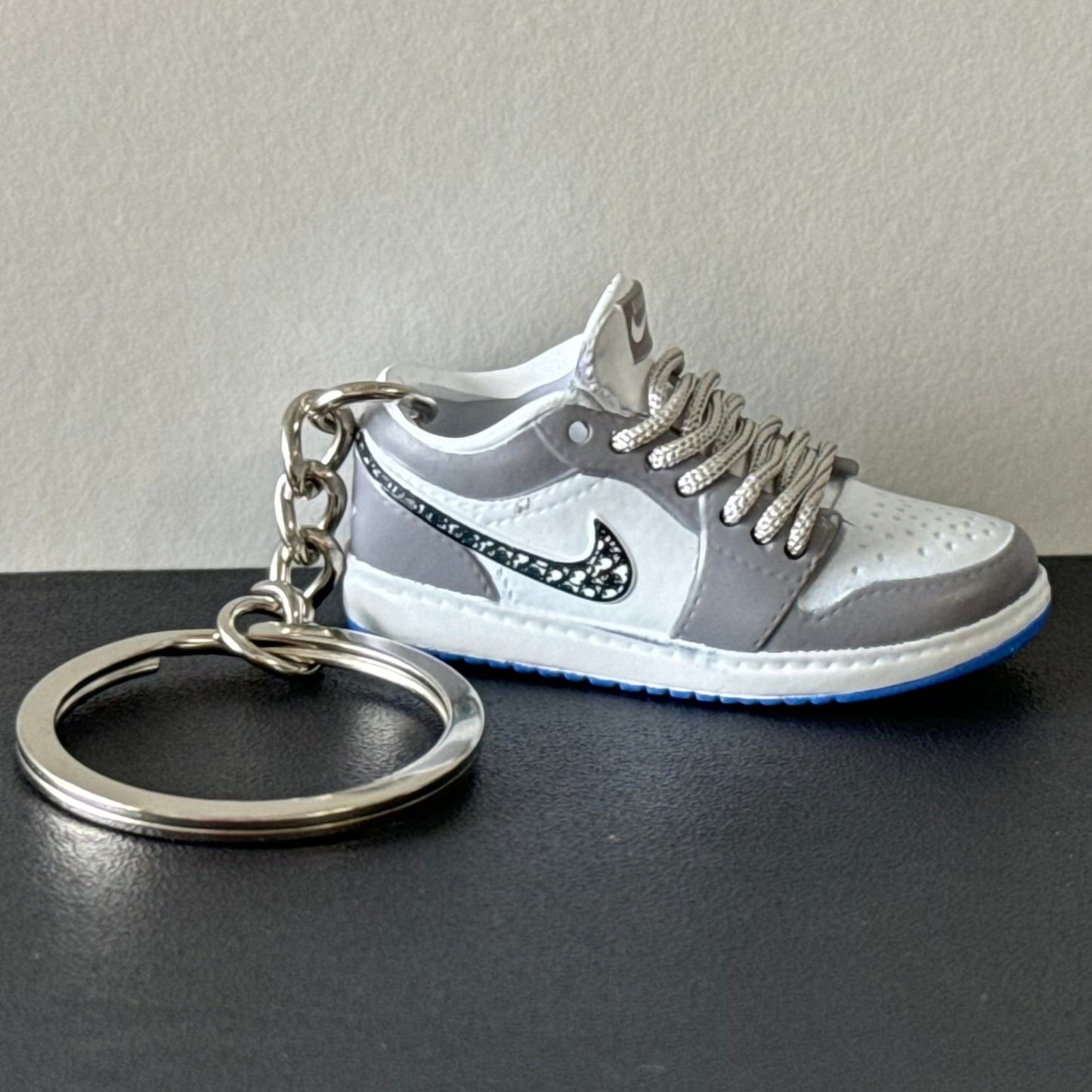 Mini 3D Sneaker Keyring - J1 Low "Dior"