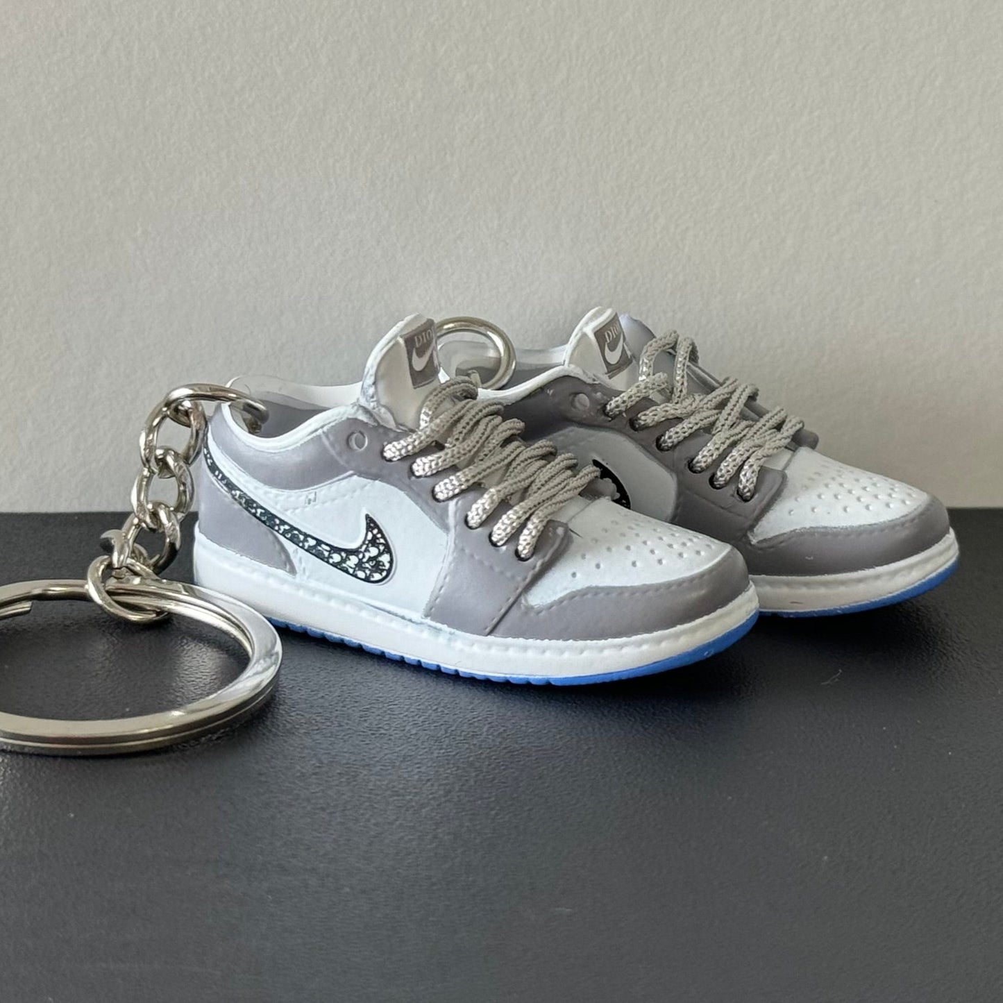 Mini 3D Sneaker Keyring - J1 Low "Dior"