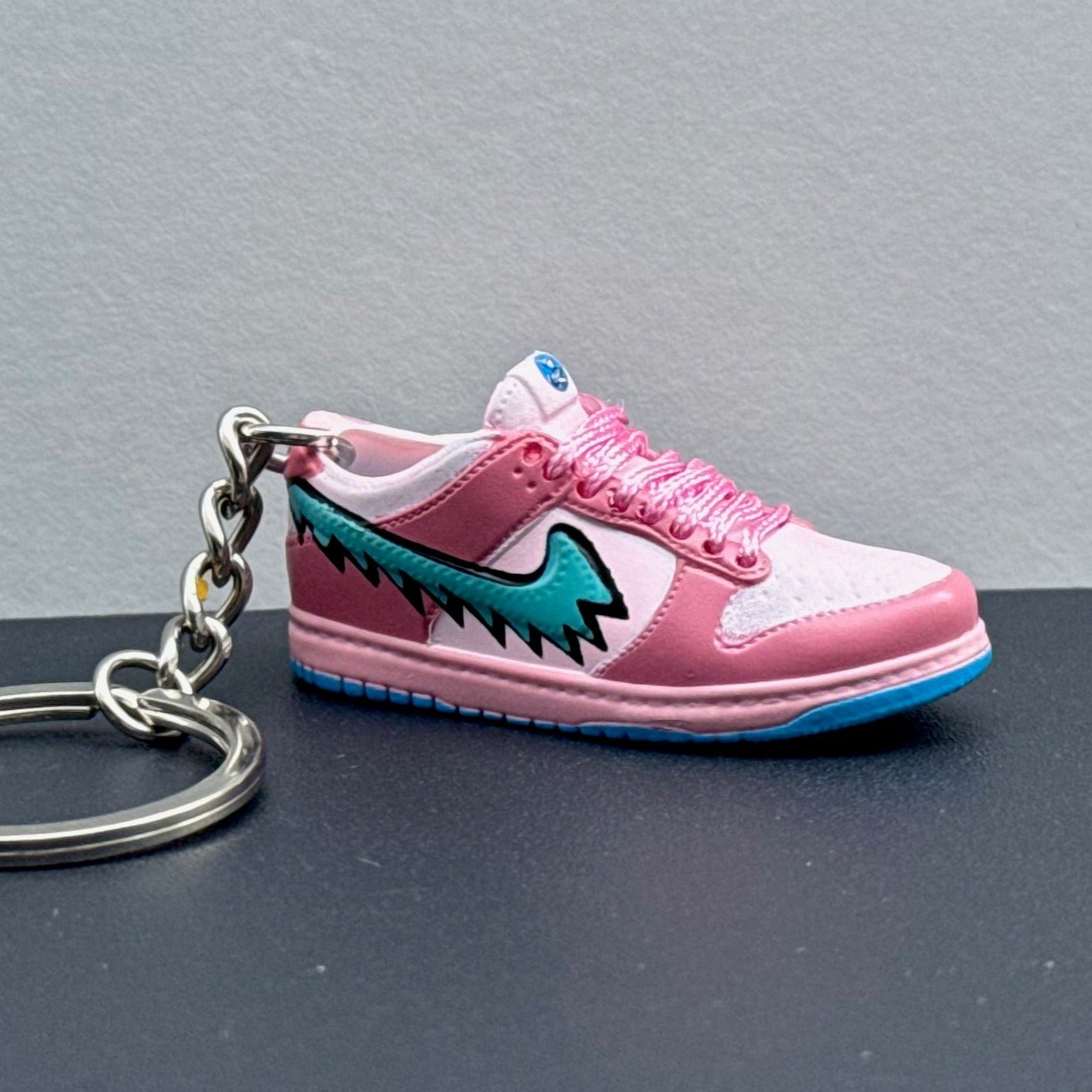 Mini 3D Sneaker Keyring - Dunk "Grateful Dead" Pink