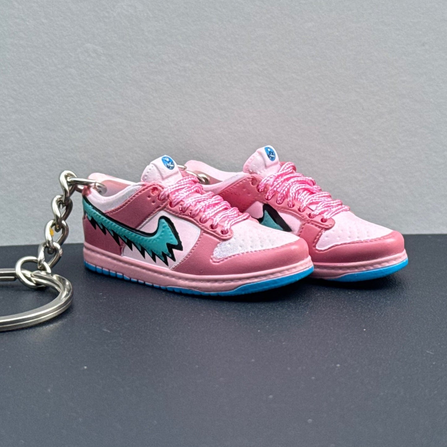 Mini 3D Sneaker Keyring - Dunk "Grateful Dead" Pink