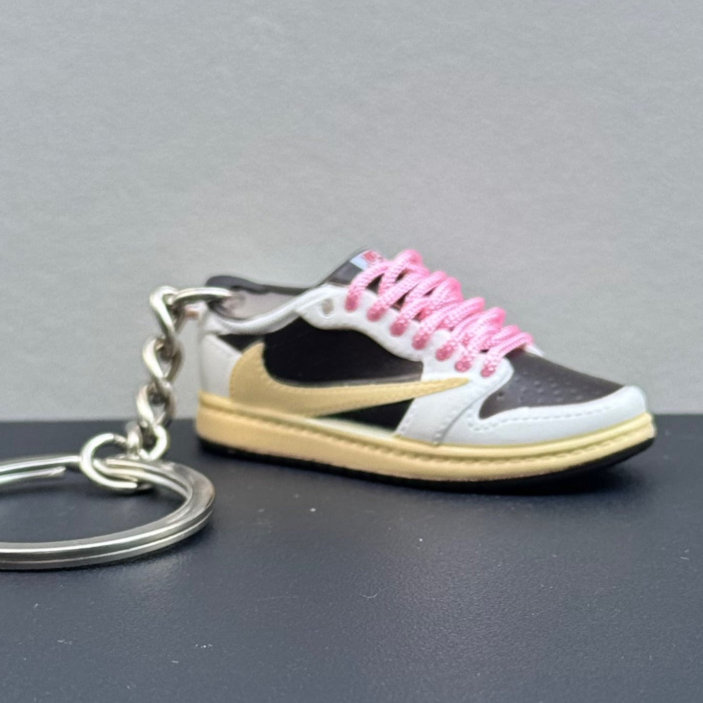 Mini 3D Sneaker Keyring - J1 x Travis Scott