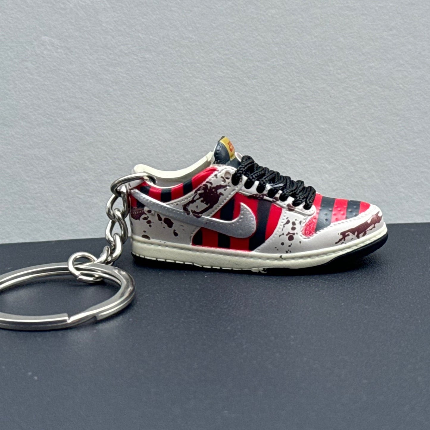 Mini 3D Sneaker Keyring - Dunk "Freddy Kruger"